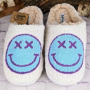 NWT - Seven Smiley Face Slippers - Size Medium